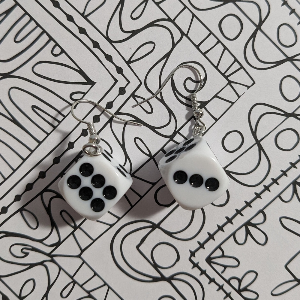 Dice earrings 🎲